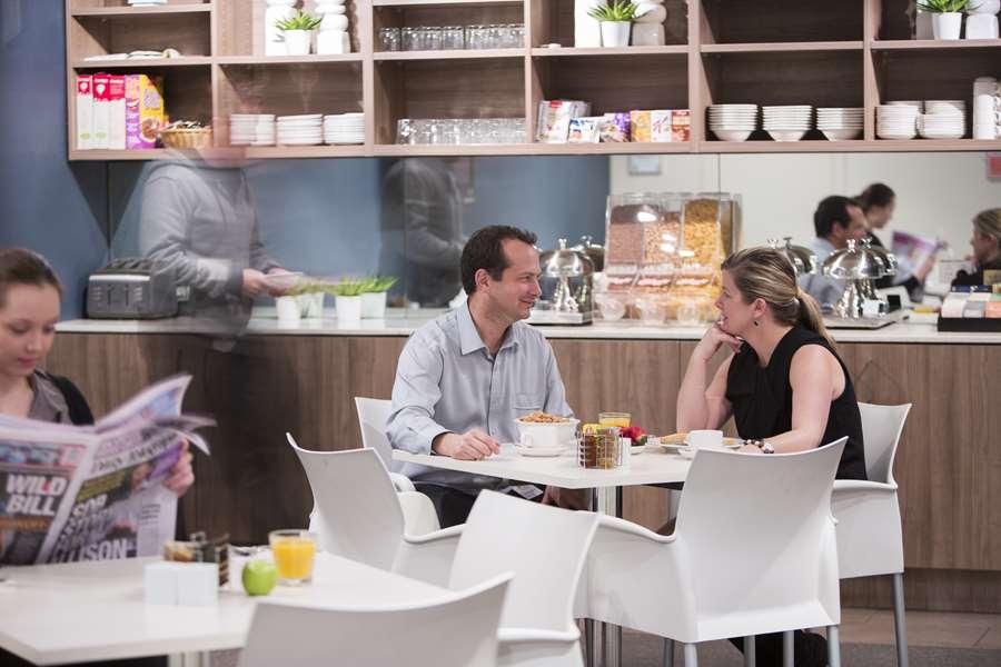 Canberra Parklands Central Apartment Hotel Official Ресторант снимка