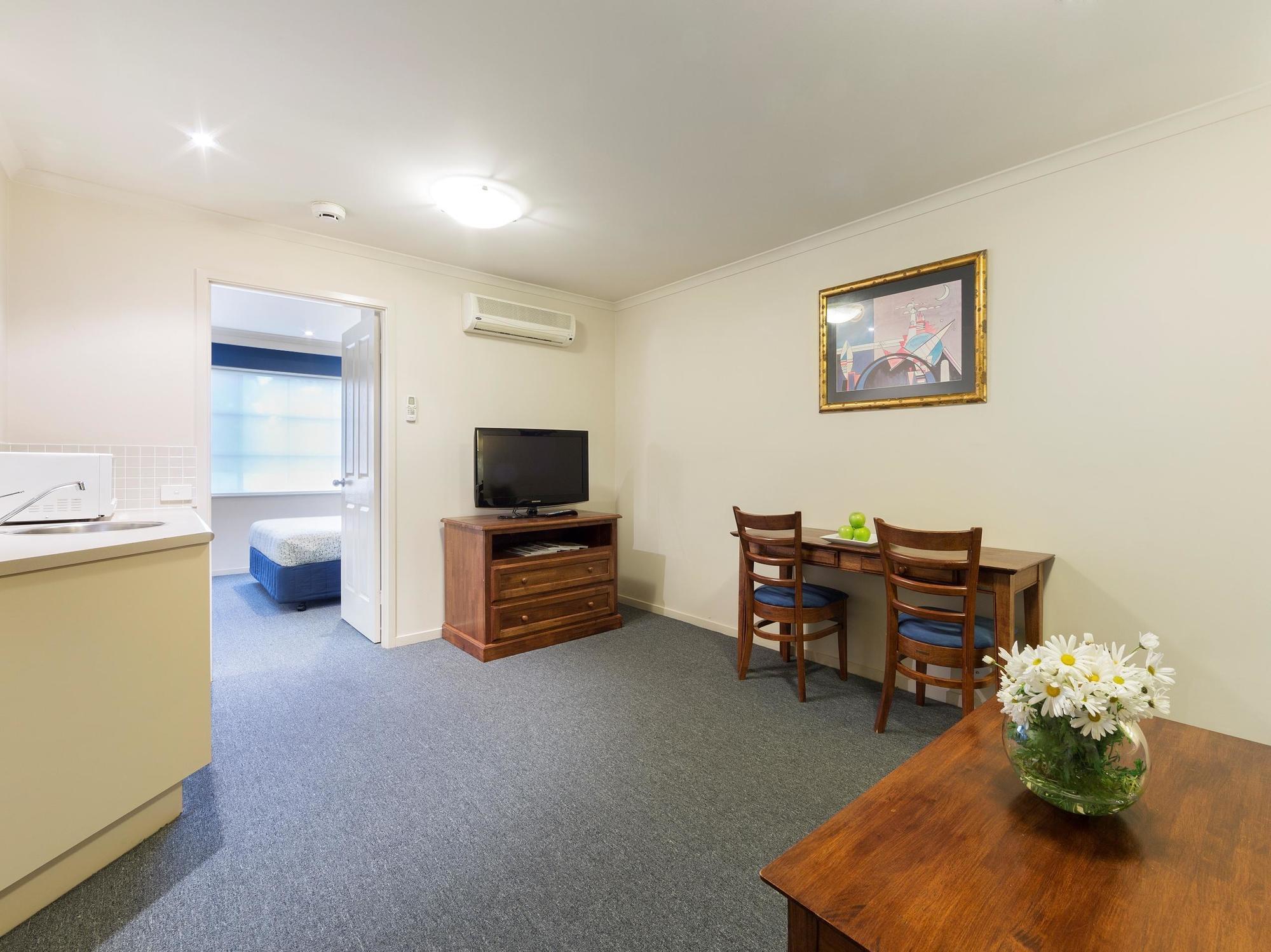 Canberra Parklands Central Apartment Hotel Official Екстериор снимка